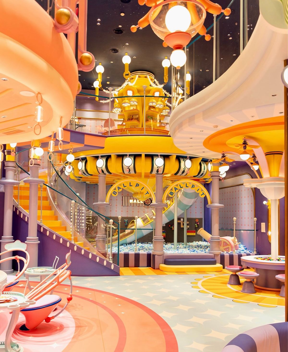 Two-storey soft play palace around a ball pit with slides